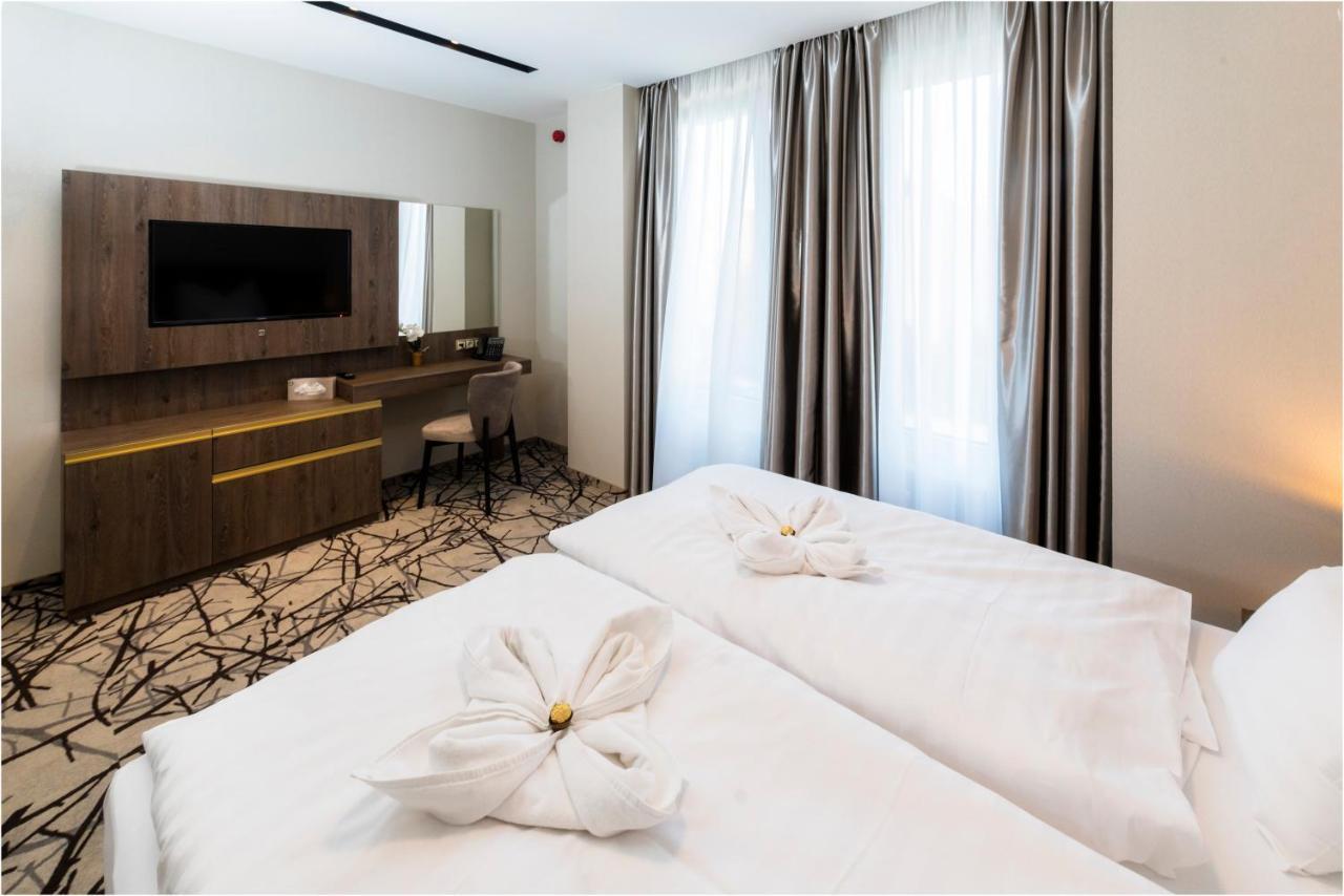 Hotel Szatmári Jászberény Extérieur photo